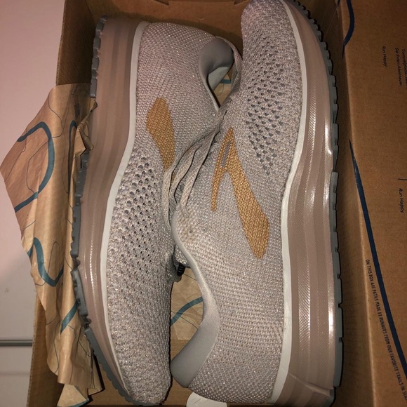 brooks revel 2 champagne